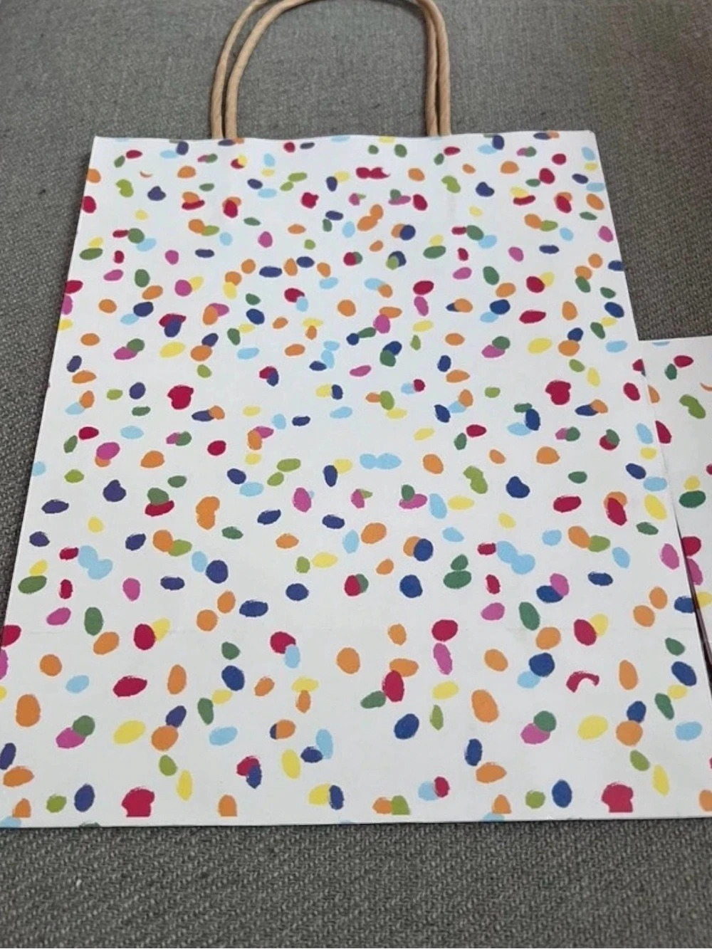 Set of 4 Confetti Pattern Gift Bags - Medium Size
📝 Description
Brighten up a